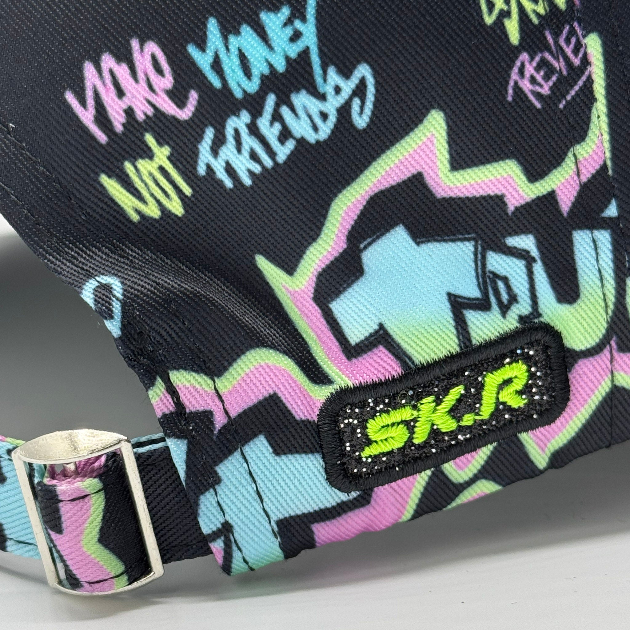 CASQUETTE PLATA O PLOMO BLACK PINK ANIM